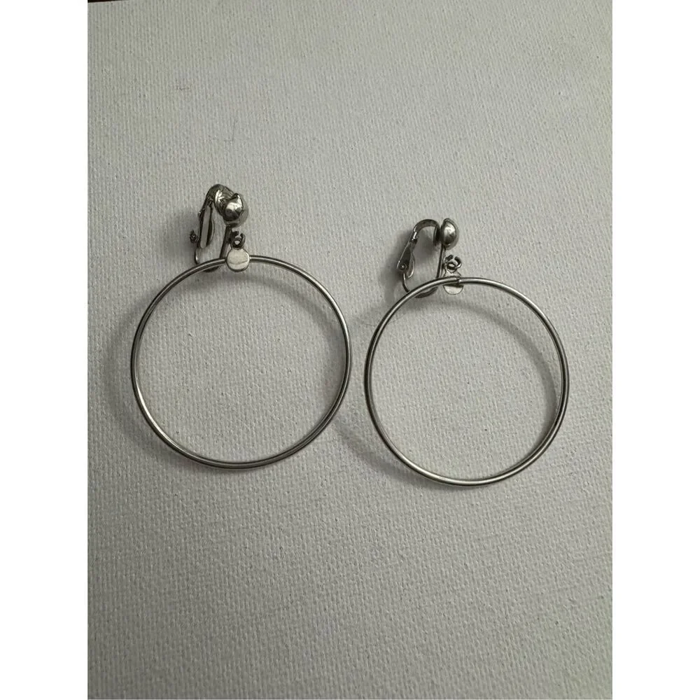 Vintage Y2K Womens Dainty Silver Tone Drop Clip On Hoop Earrings Lightweight 90s